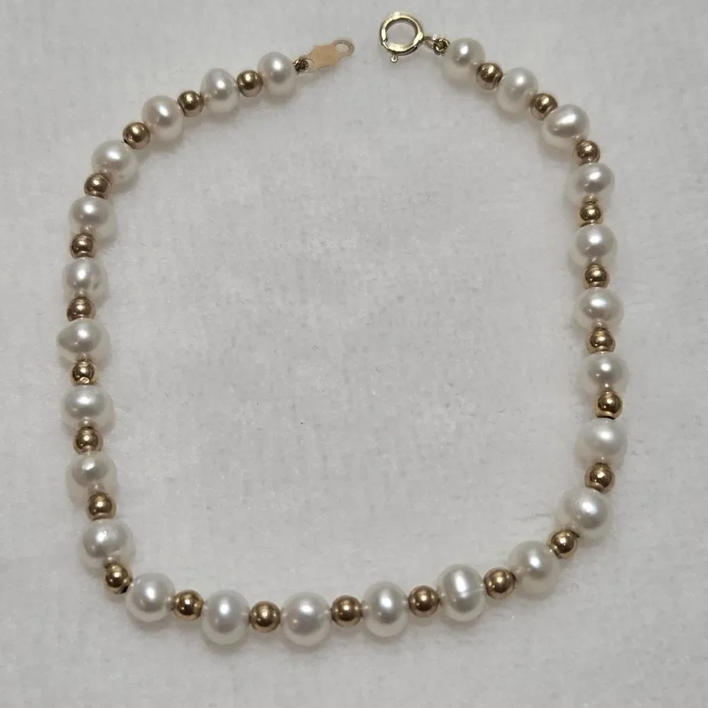 14k Gold and White Pearl Bracelet, Size 7